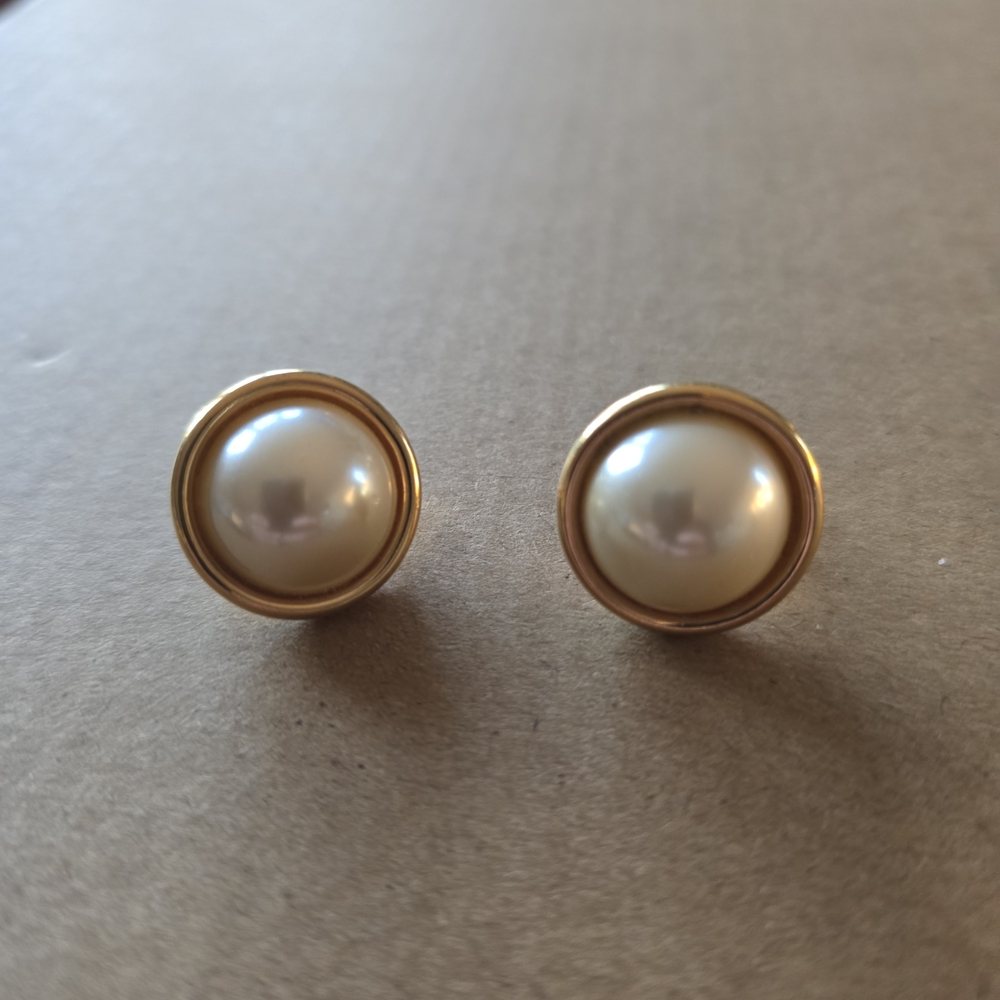 Elegant Gold and Pearl Stud Earrings